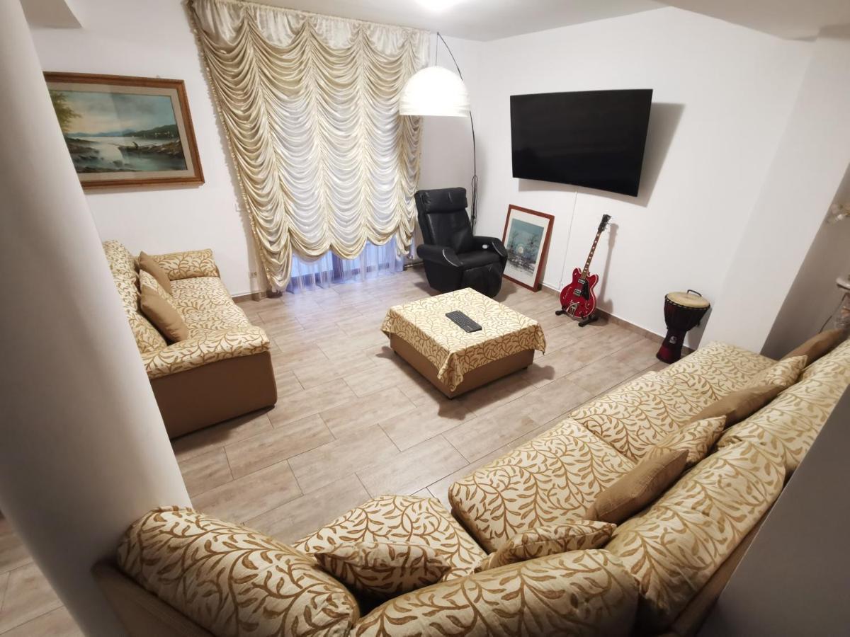 Vila Deal Săcele Dış mekan fotoğraf